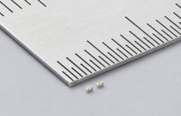 Verdens mindste 0201-size MLCC'er med tre terminaler er nu i produktion